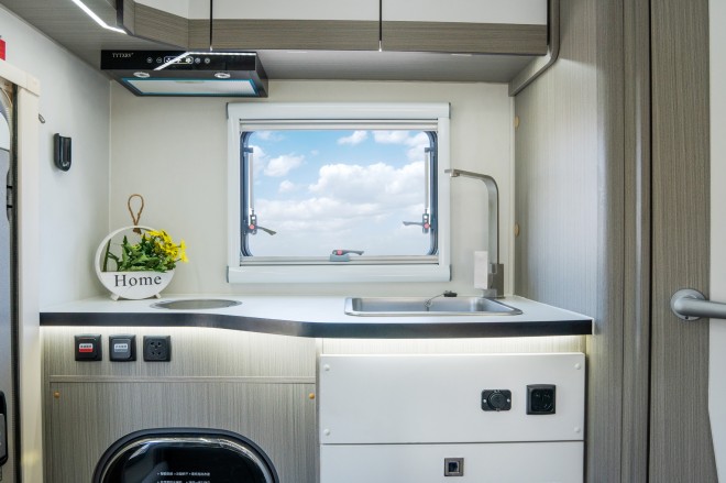 9月2日郑州房车展,赛德白鲸PLUS后进门单拓展房车,海阔凭鲸跃,地广任我游!57fc43f0bb1d505b950880cdbb73aa3a