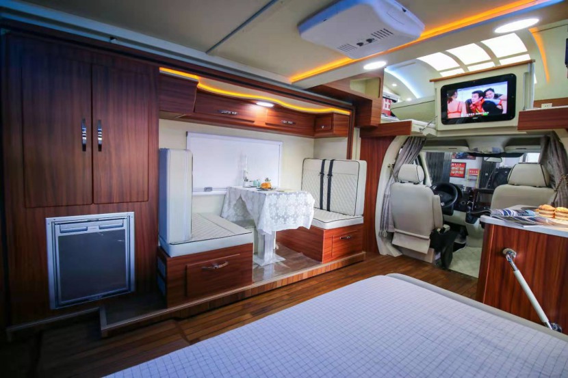 稀缺货源：超大奢侈空间，奔驰斯宾特524自动挡C型房车 微信图片_20191105162047