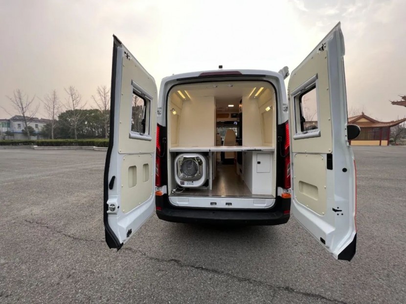 9月2日郑州房车展，卫航V550幻彩流光橙B型房车，流光溢彩，乐趣无穷！b6eef58bbfdffe232aa6789d1eafcefc