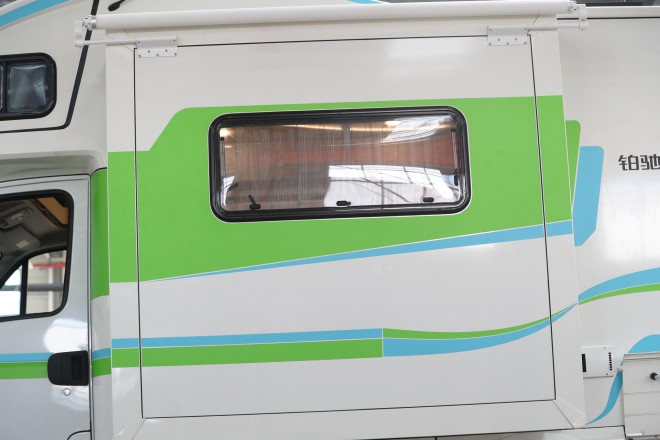 精致欧式风格、高端商务元素，“铂驰旅行家”单拓展房车 WLH_7269