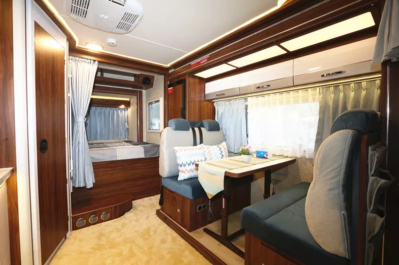 宇通房车：国产依维柯双拓的魅力，岂止是大空间？