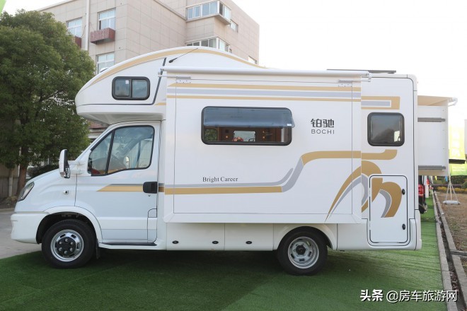 年终大促来袭!铂驰房车“大放价”!疯狂让利中,快来抢购吧~高水准设计及装配工艺,铂驰房车旅行家依维柯双拓展C型房车实拍