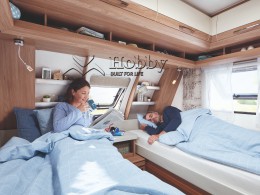 2020_ww_deluxe_515uhl_innen_einzelbetten_model_02_BEAR