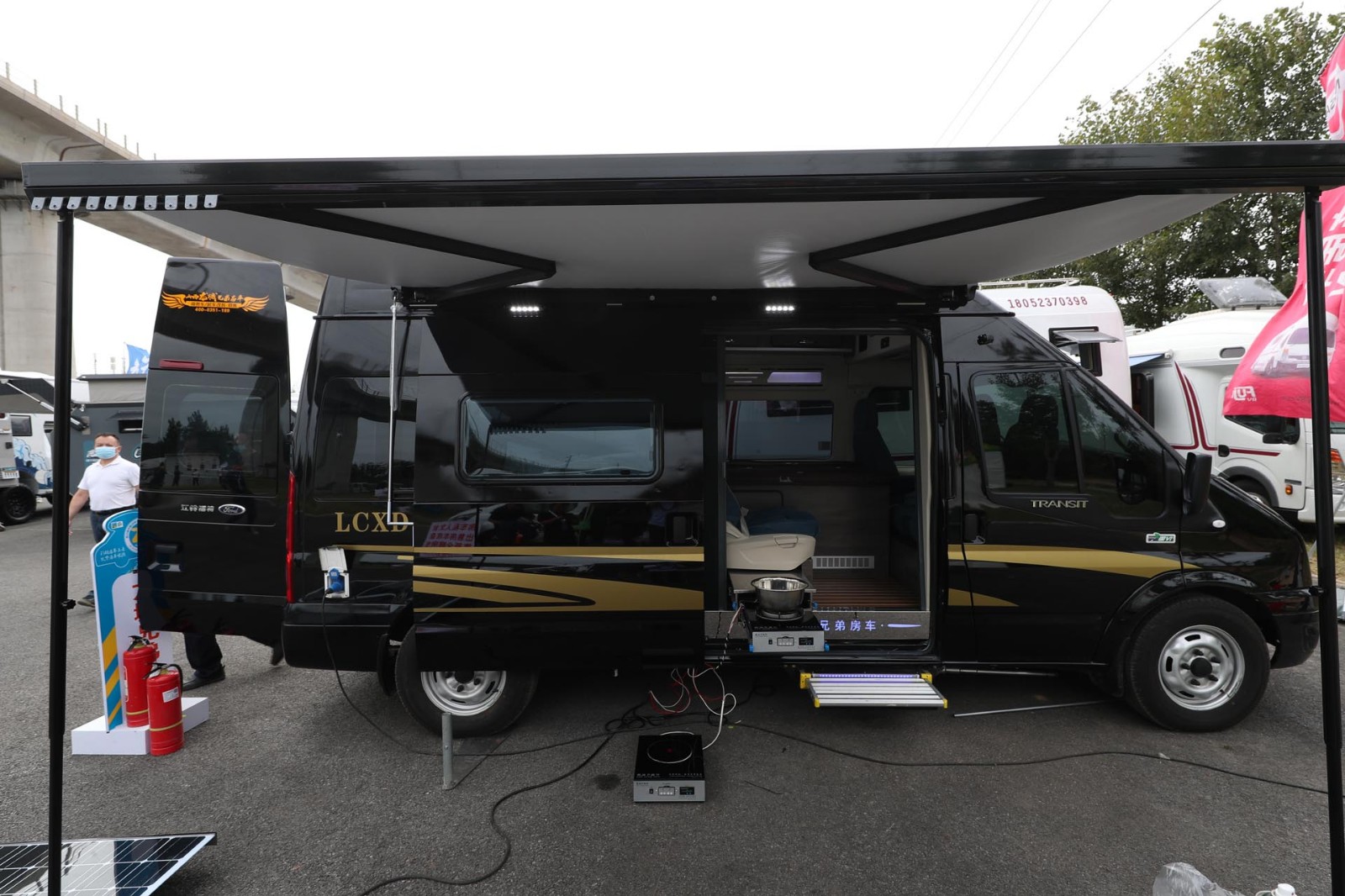 【原始大图】龙城兄弟 福特新世代 b型黑色图片欣赏-房车旅游网