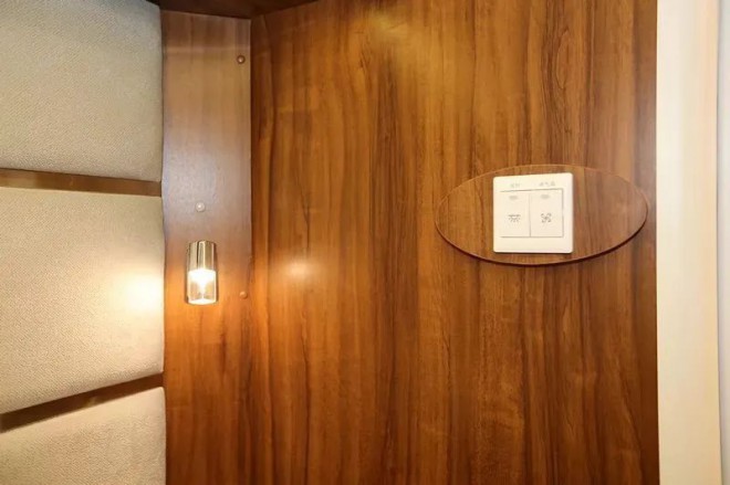 宇通依维柯欧胜C533豪华版单拓展房车