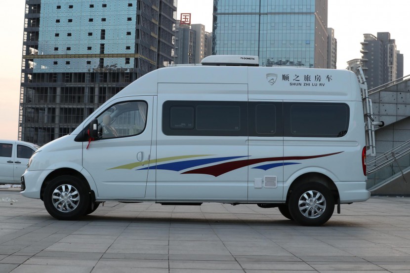 高清实拍2019款顺之旅大通V80全新格局B型房车 WLH_5801