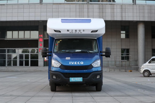 高清实拍2019款顺之旅依维柯8AT自动挡大额头C型房车（子母床款） WLH_5762