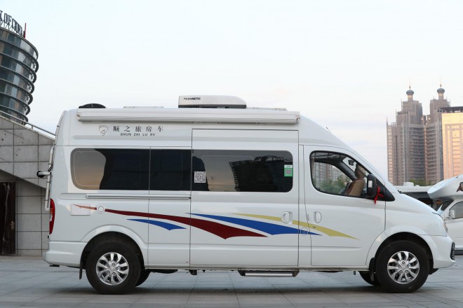 高清实拍2019款顺之旅大通V80全新格局B型房车 WLH_5814
