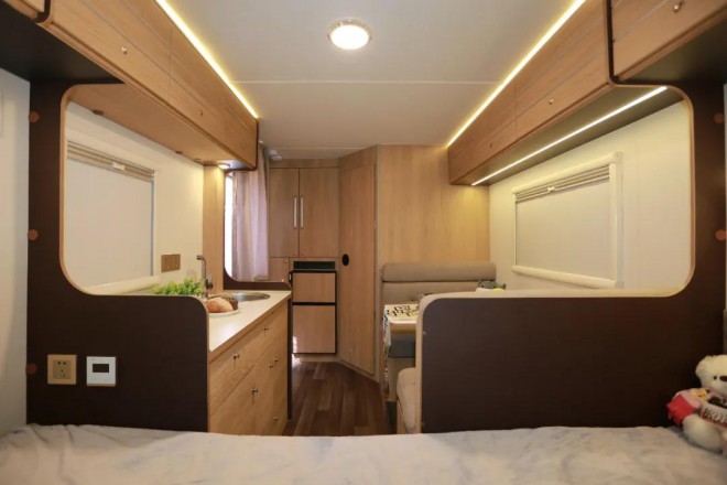 宇通T510上路拖挂(前横床布局)房车6ebaa197d074490bb83869aa6a81c3a5