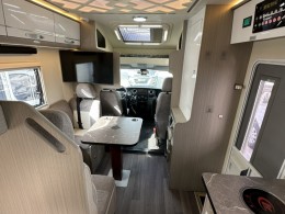 爱旅途 2020款依维柯小额头