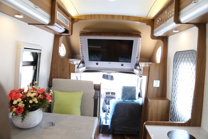 新飞房车新伽途旅居版 13.98万元 IMG_9556