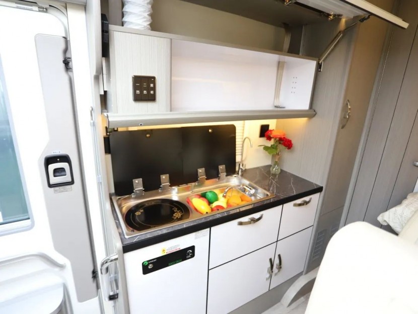 9月2日郑州房车展，飞翔福特巡疆者Pro房车，精致舒适，乐享生活！8dbfa5fd0441daf415e3142b06733dbf