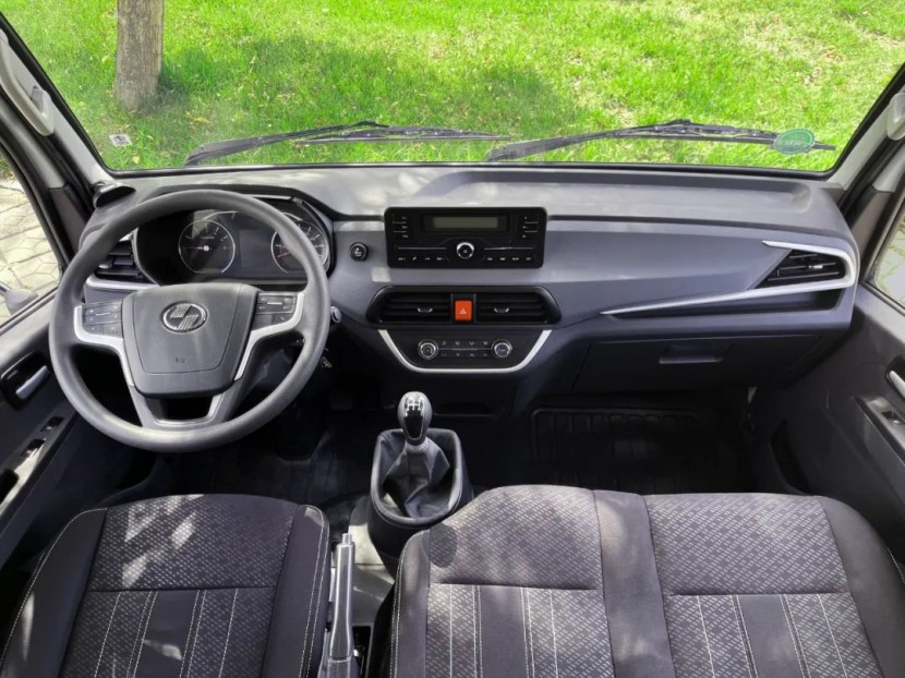 9月2日郑州房车展——新飞S100房车，开窗见海，车内即家f4ab9e915d186fb0a6c255f5d1bd077a