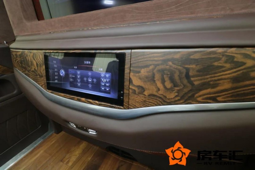 全新奔驰七座九速商务车，高顶全隔，标配空气悬挂！8.jpg