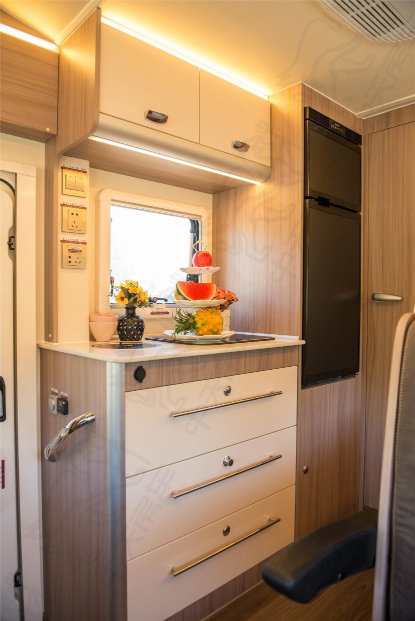 9月2日郑州房车展即将开幕，今天再为大家带来一款中天房车新季风C型房车。d304e44a58a72af4d4c054e47676dcb5