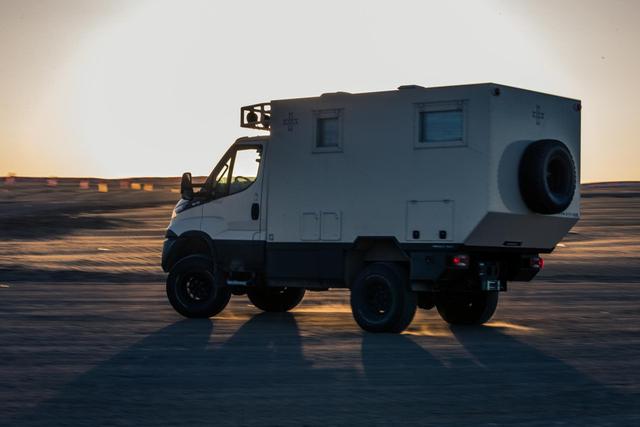 锐野阿莫迪罗依维柯NewDaily4x4领步者D型越野房车220万元