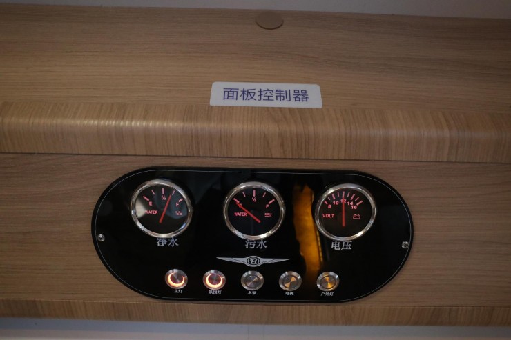 铁程依维柯经典版C型手动挡房车image045