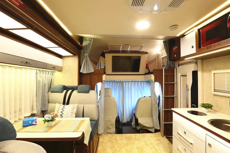 宇通房车：国产依维柯双拓的魅力，岂止是大空间？