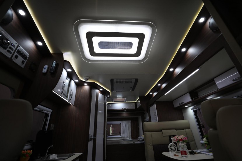 新星罗马假日C600K2双扩展房车 进口依维柯newdaily 6速手自一体房车 团购价71.8万 原价81.80万 WLH_4424