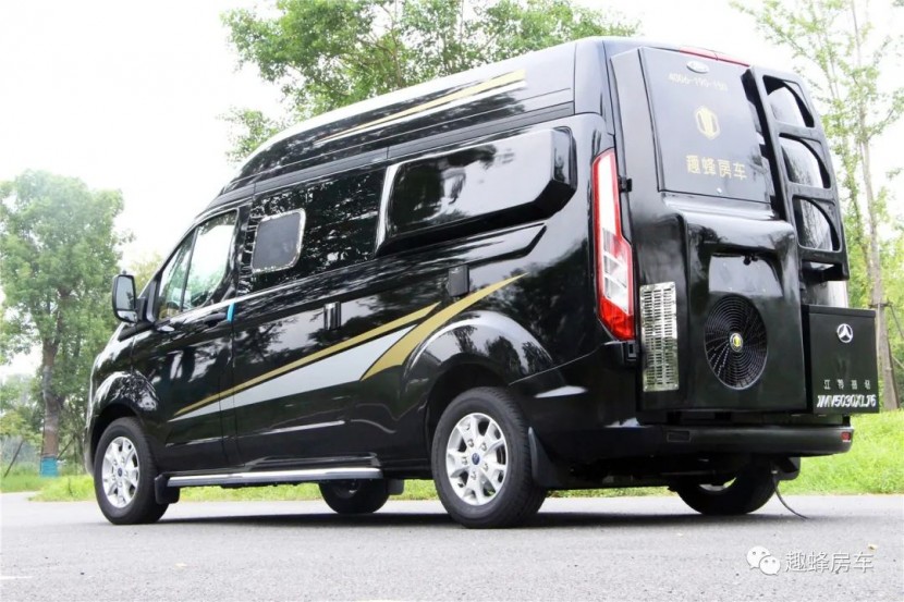 9月2日郑州房车展，趣蜂福特新全顺B620房车，知足常乐方为趣，携手前行攀高峰！a5bc8a0be06af1086ae55917178dfe31