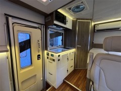 2019款阿娜亚依维柯欧胜C型小额头房车 依维柯