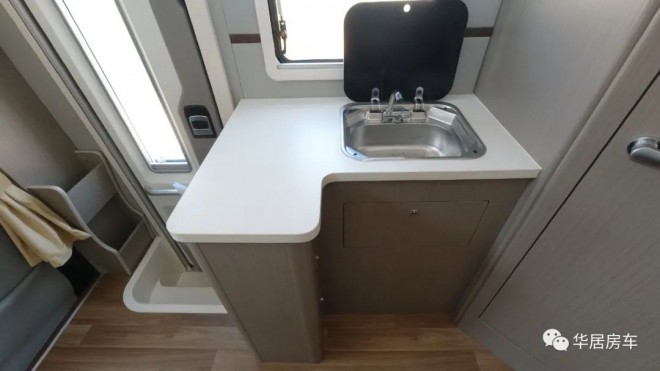 9月2日郑州房车展——华居房车依维柯双拓版，赏自然之幽，品人文之韵！bafa57146f16d67a130a5a4a850f38bb