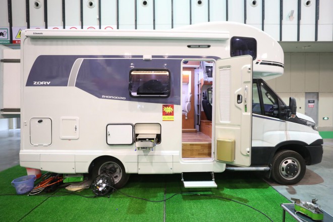 53.9万，仅此一台，中道房车进口依维柯6速手自一体双拓展房车