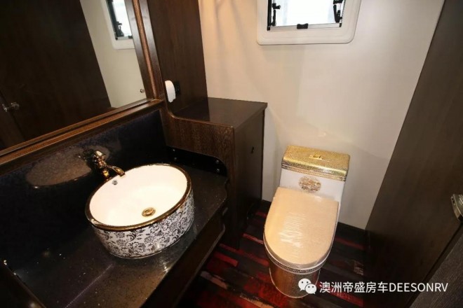 帝盛房车经典系列-10米KTV户外大屏款营地房车17040159b1714972aa3259c159fc5146
