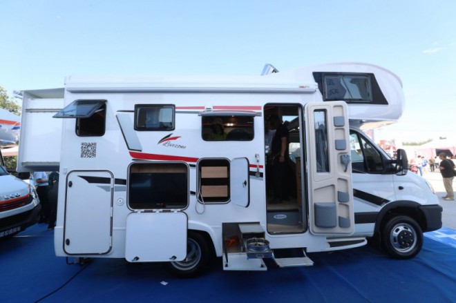 6.5洛阳房车展长城览众房车携新款国六越野皮卡C7、当红车型塞拉维房车亮相71e401f0ed134b5a98e200896acfc58a