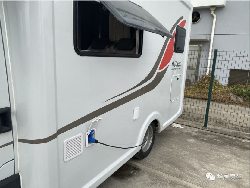 华居房车：29.8万能买什么样的依维柯欧胜C型房车?