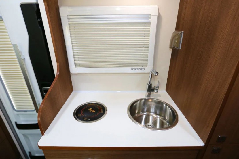 宇通依维柯欧胜C530舒适版房车