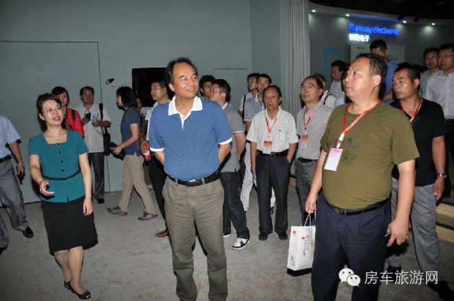 中汽协叶盛基秘书长出席2014中国（鹤壁）电子信息汽车电子电器产业发展合作交流会