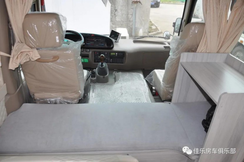 售价31.8万起佳乐2020款国六考斯特房车实车图曝光a418b20553584298a1f126da4a35f2b4