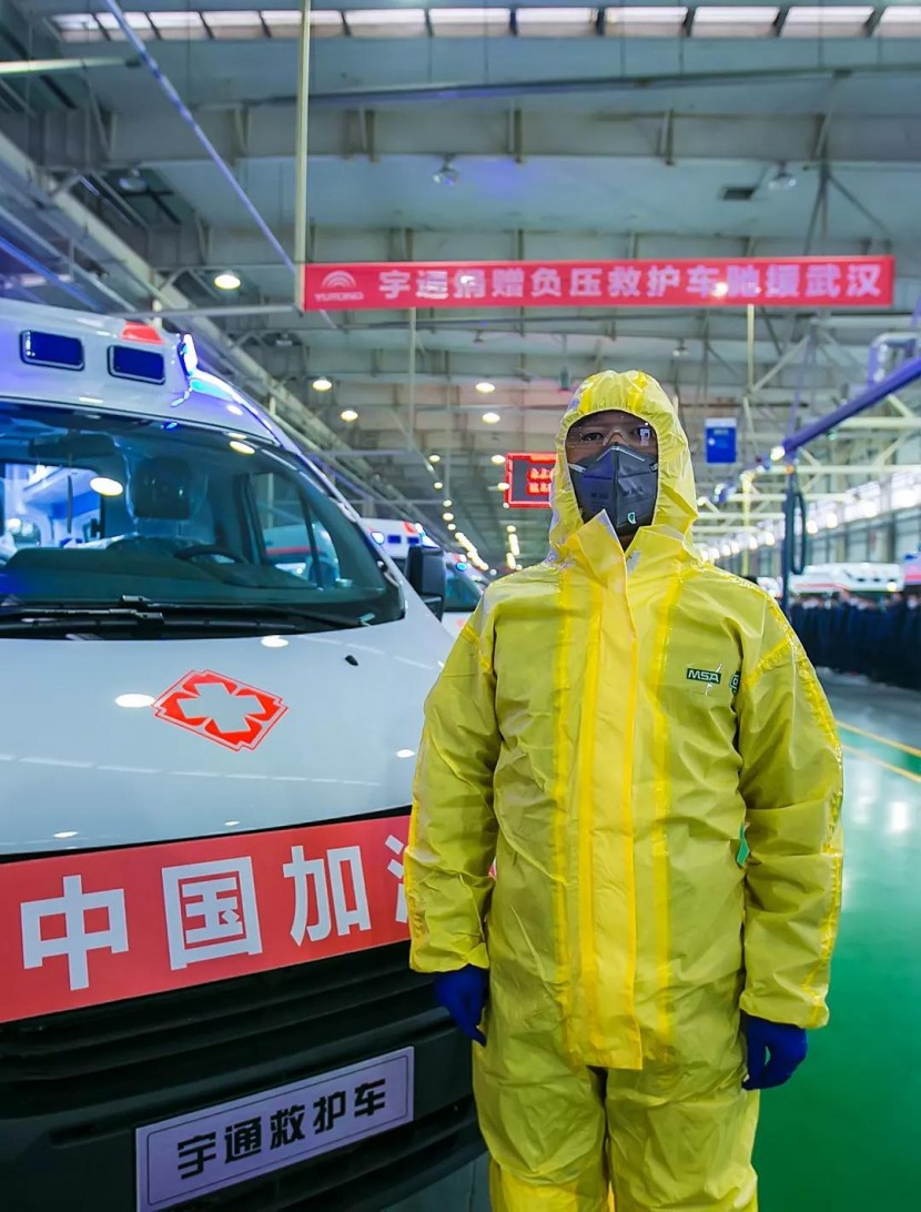 宇通捐赠负压救护车已开往武汉，紧急驰援火神山、雷神山8a1f46756ae54946999f7de16ce02011