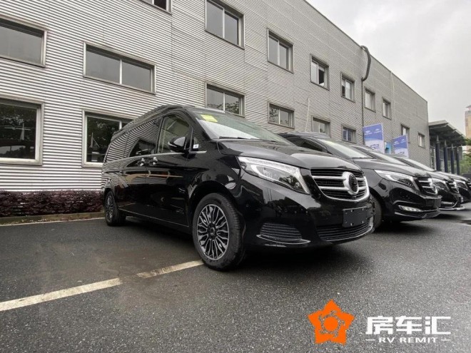 奔驰V-class全隔断MPV商务车,为什么备受老板明星们的喜欢?3.jpg