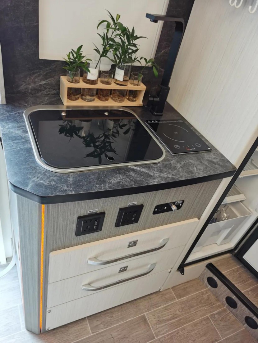 【首发】罗曼特斯T50，国六大通V90底盘自动挡房车正式下线接受预定5a899ae7e6f343878531ec51b5bf86c9