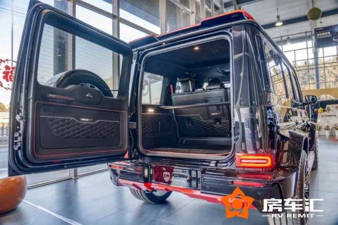 实拍300多万碳纤维打造的奔驰大G，网友：比任何SUV回头率都高8.jpg