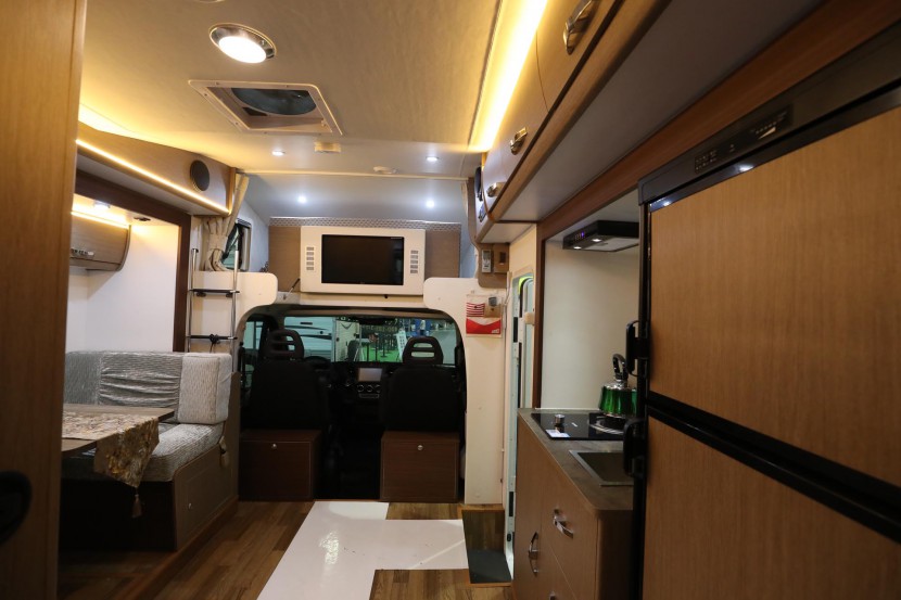 中道房车 进口依维柯中冀G8房车 92万元 WLH_6479
