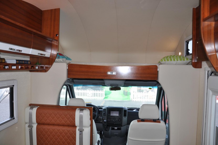 直降50万!独家团购108万即可抢购158万春田奔驰斯宾特524顶配房车 DSC_0299