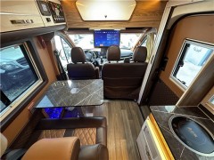 上汽大通 2022款V90长轴高顶B型房车