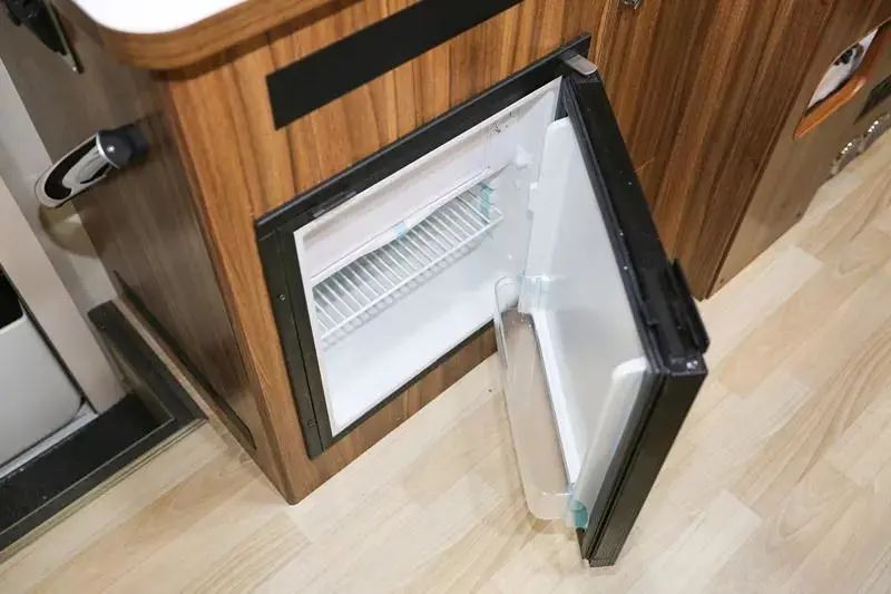 宇通依维柯欧胜C530标准版房车（上下铺）