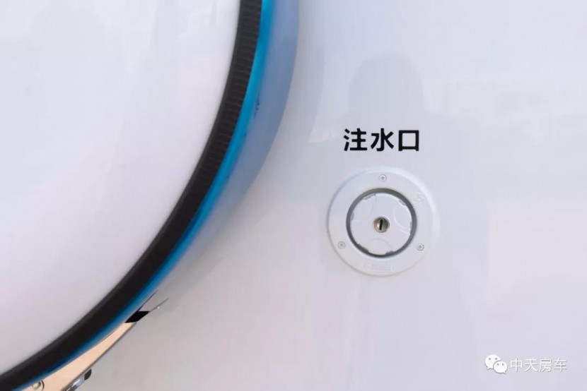 集成化水路电路，电动升降床，240L水箱，中天新季风T型畅游版正式亮相这款房车值得拥有d595d9f5aa8f4b87845f0d5521ab71ad