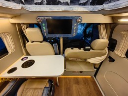 齐星房车 2021款全顺低顶五座商务版后纵床