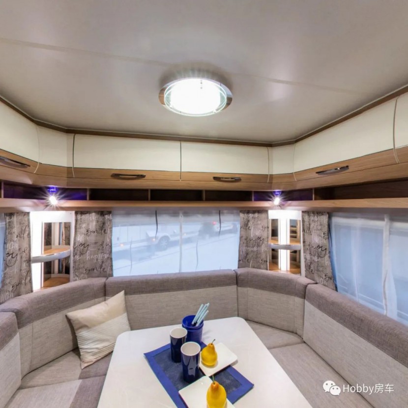 Hobby房车|豪华版455UF，一款自带“氛围感”的拖挂房车！图片
