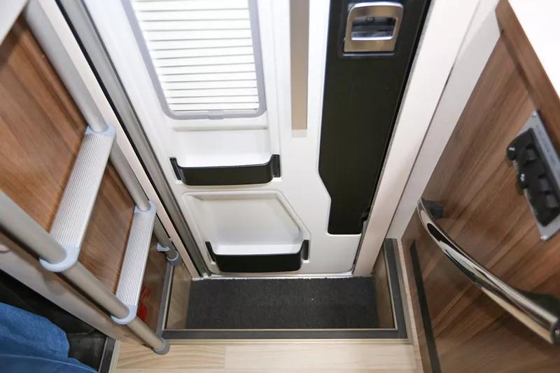 实用性满分，这款宇通国产依维柯无拓上下铺房车让你秒回“青葱岁月”！2ac6744de6384e15b3dddddc03e9ede9