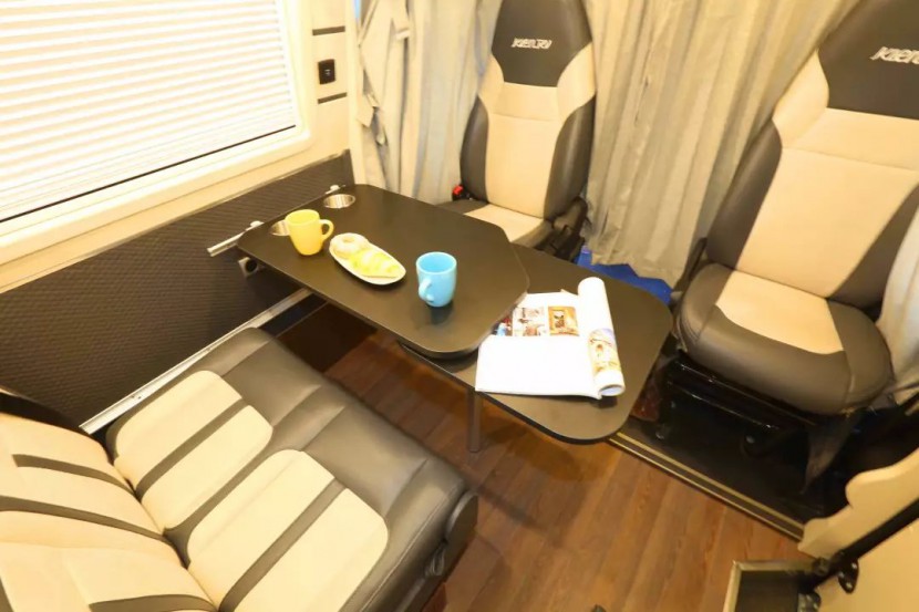纵享自在出行，这款国产依维柯B530标准版B型车(纵置床)怎么夸都不够！