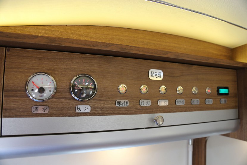 新飞拖挂房车 9.98万元 IMG_9579