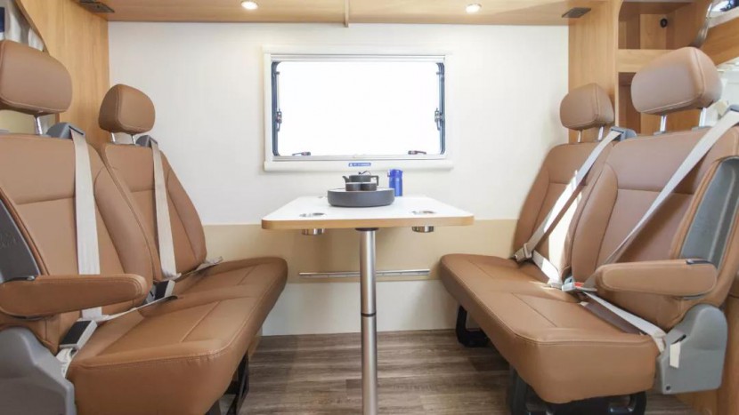 6.5洛阳房车展上汽大通房车携V80、V90B型C型房车亮相，原厂品质值得拥有87fe514dcce34bd7bbf506c782509a7c