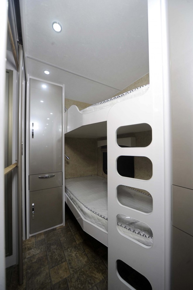 戴德隆翠C19拖挂式营地房车 17万元 _DSC8564