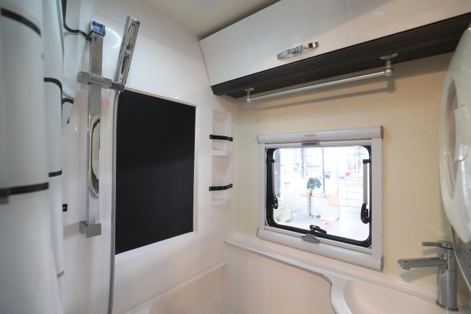 精致欧式风格、高端商务元素，“铂驰旅行家”单拓展房车 WLH_7215